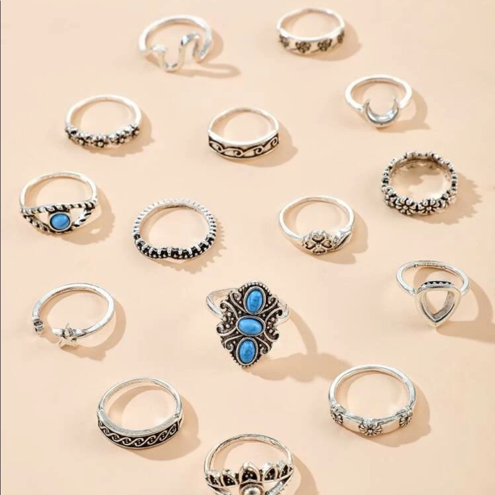 • Penelope • 15 pc. Boho Flower Ring Set - Picture 3 of 4